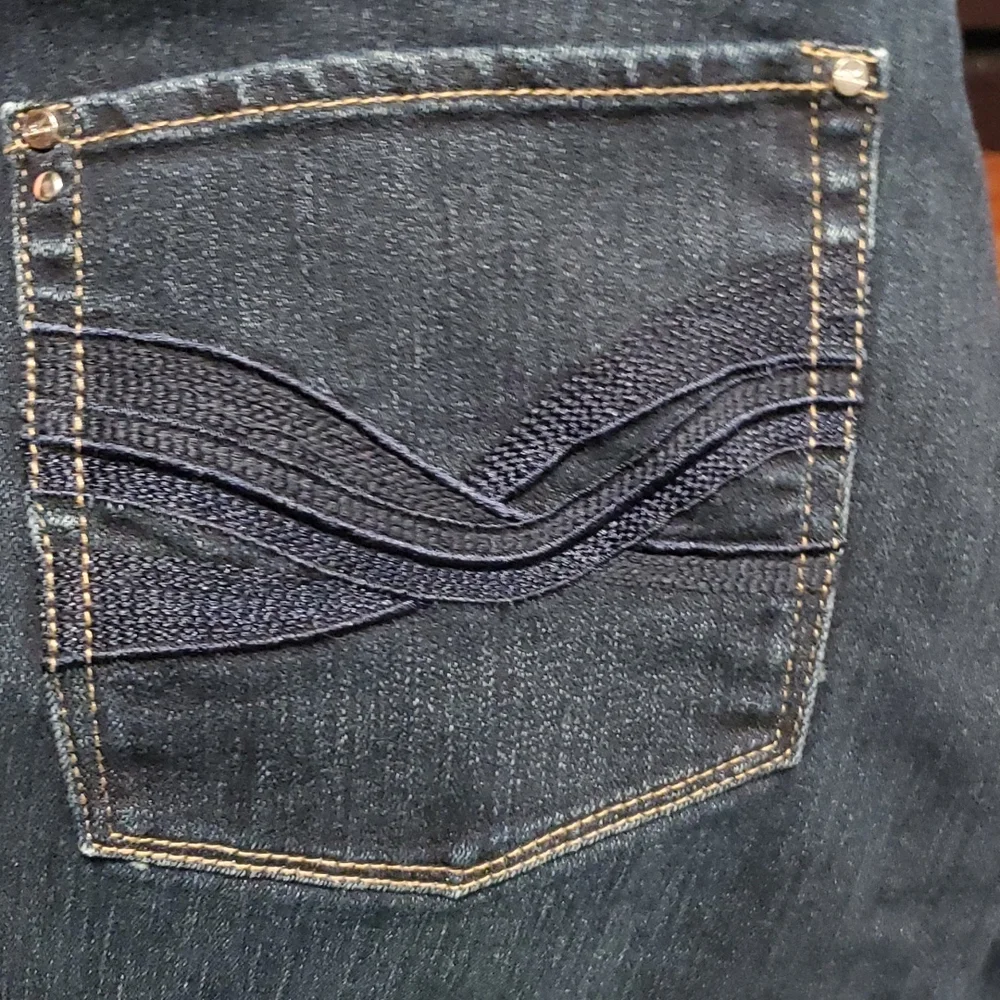 Whbm slim leg jeans - Picture 3 of 5